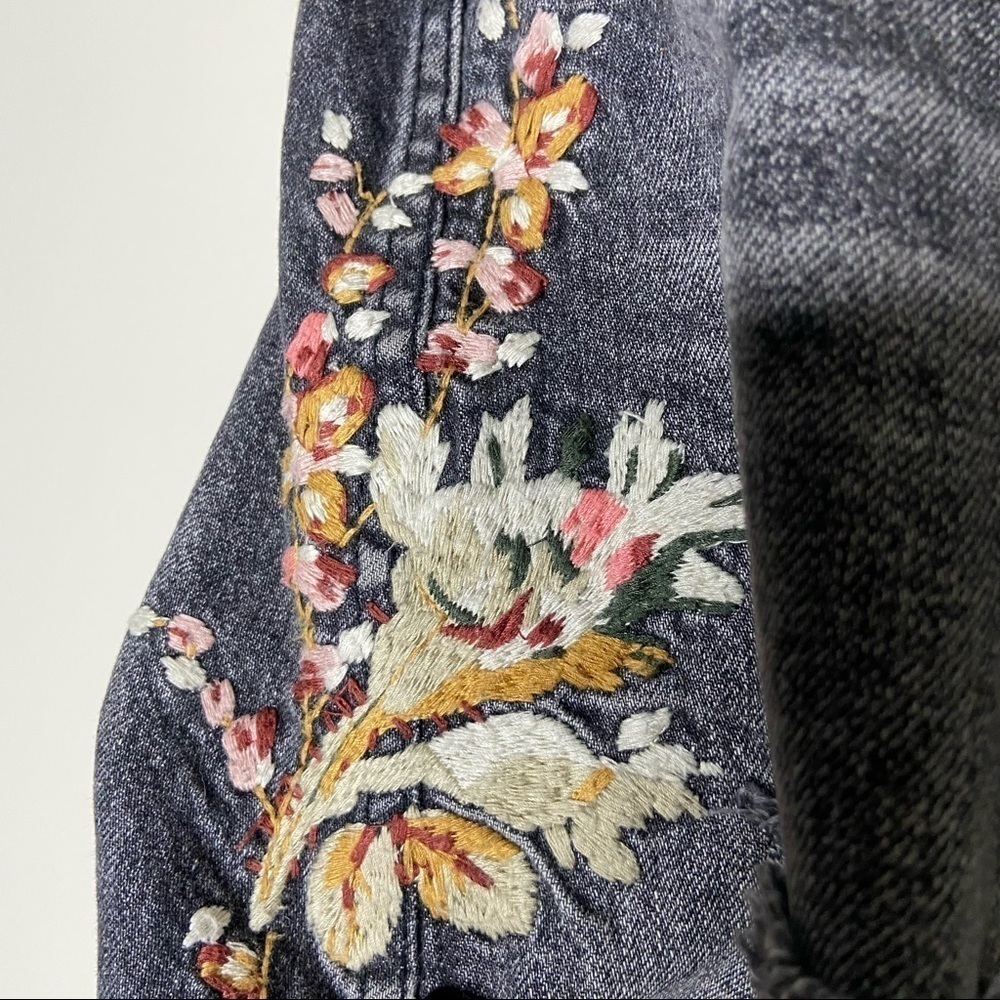 Abercrombie and Fitch Womens Black Denim Short Skirt Floral Distressed 27 - Picture 4 of 4